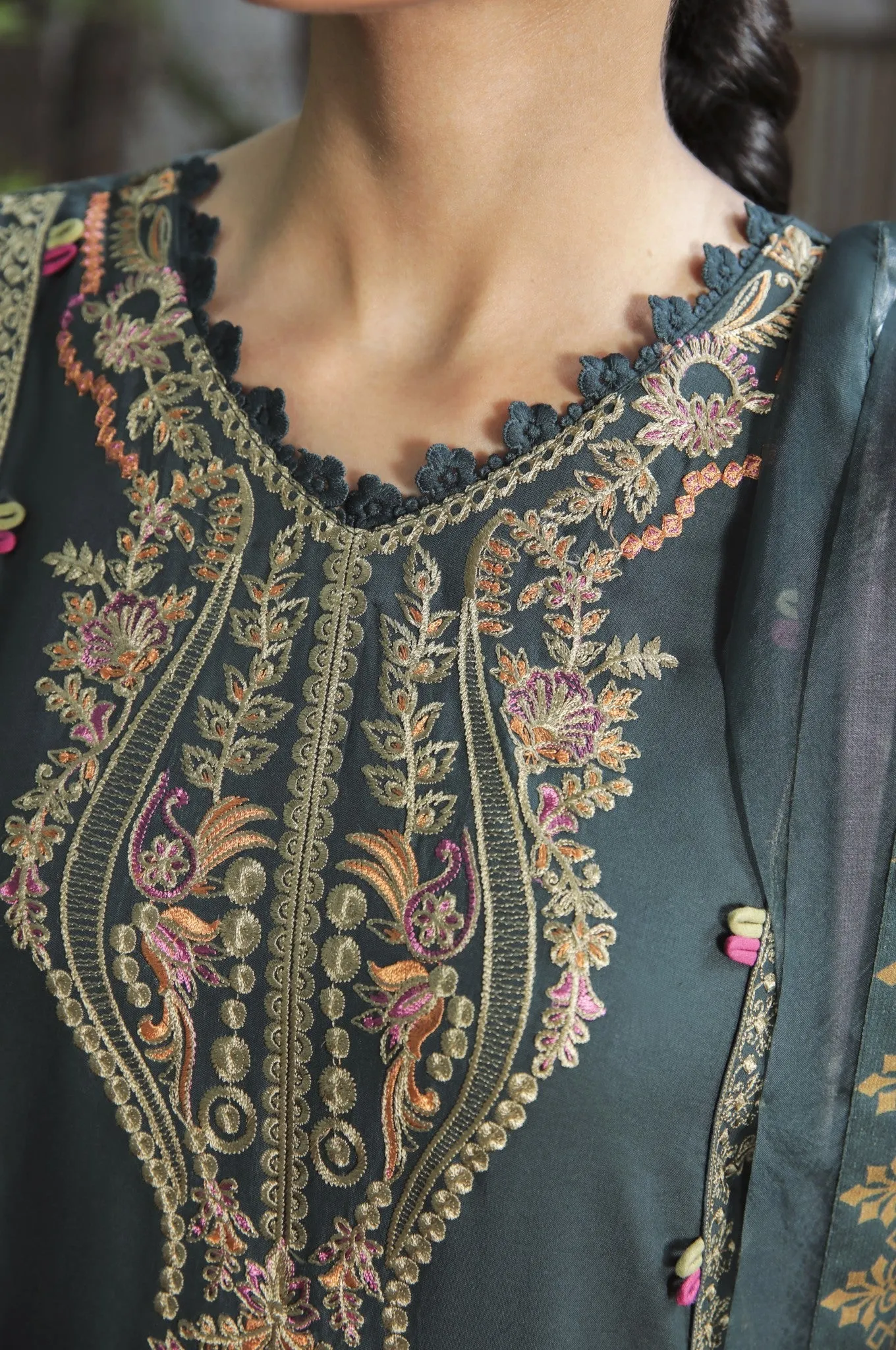 Aabyaan Miraal Embroidered Linen Collection – SHAB (AL-01)