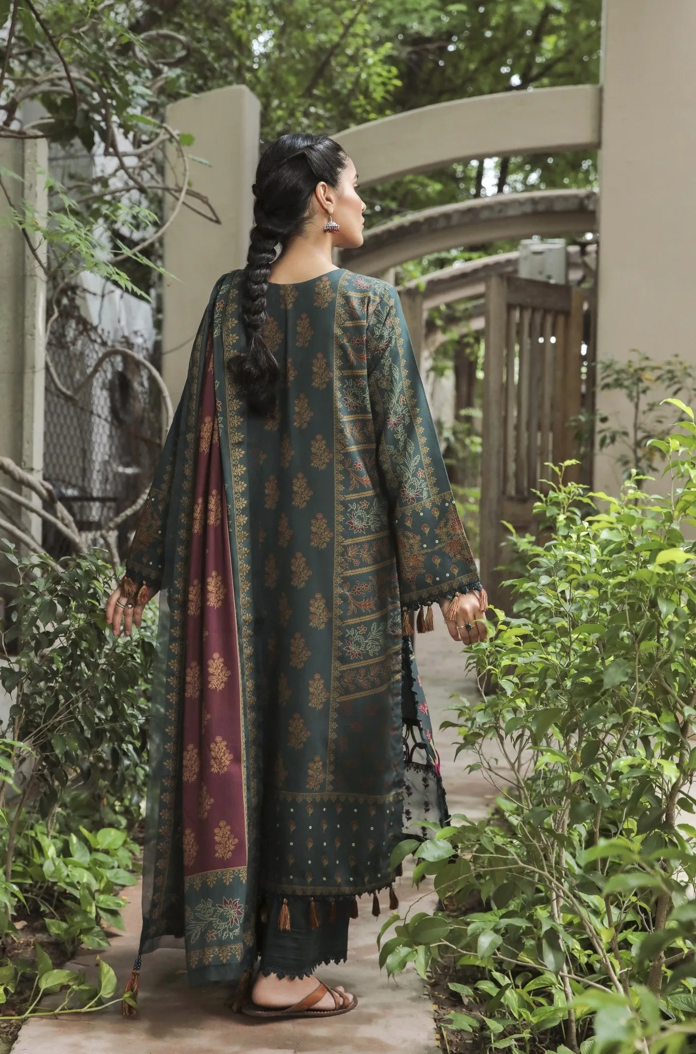 Aabyaan Miraal Embroidered Linen Collection – SHAB (AL-01)