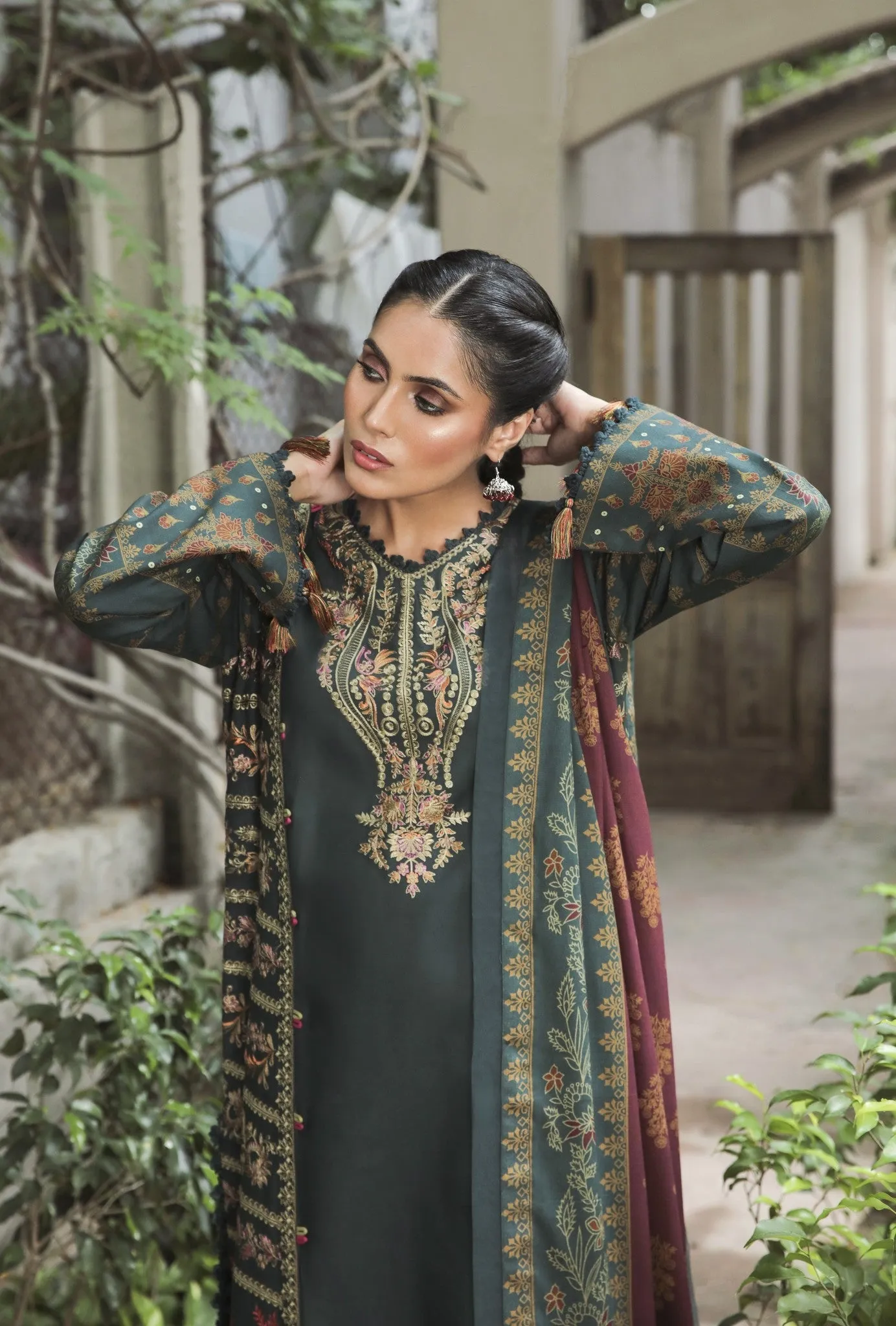 Aabyaan Miraal Embroidered Linen Collection – SHAB (AL-01)