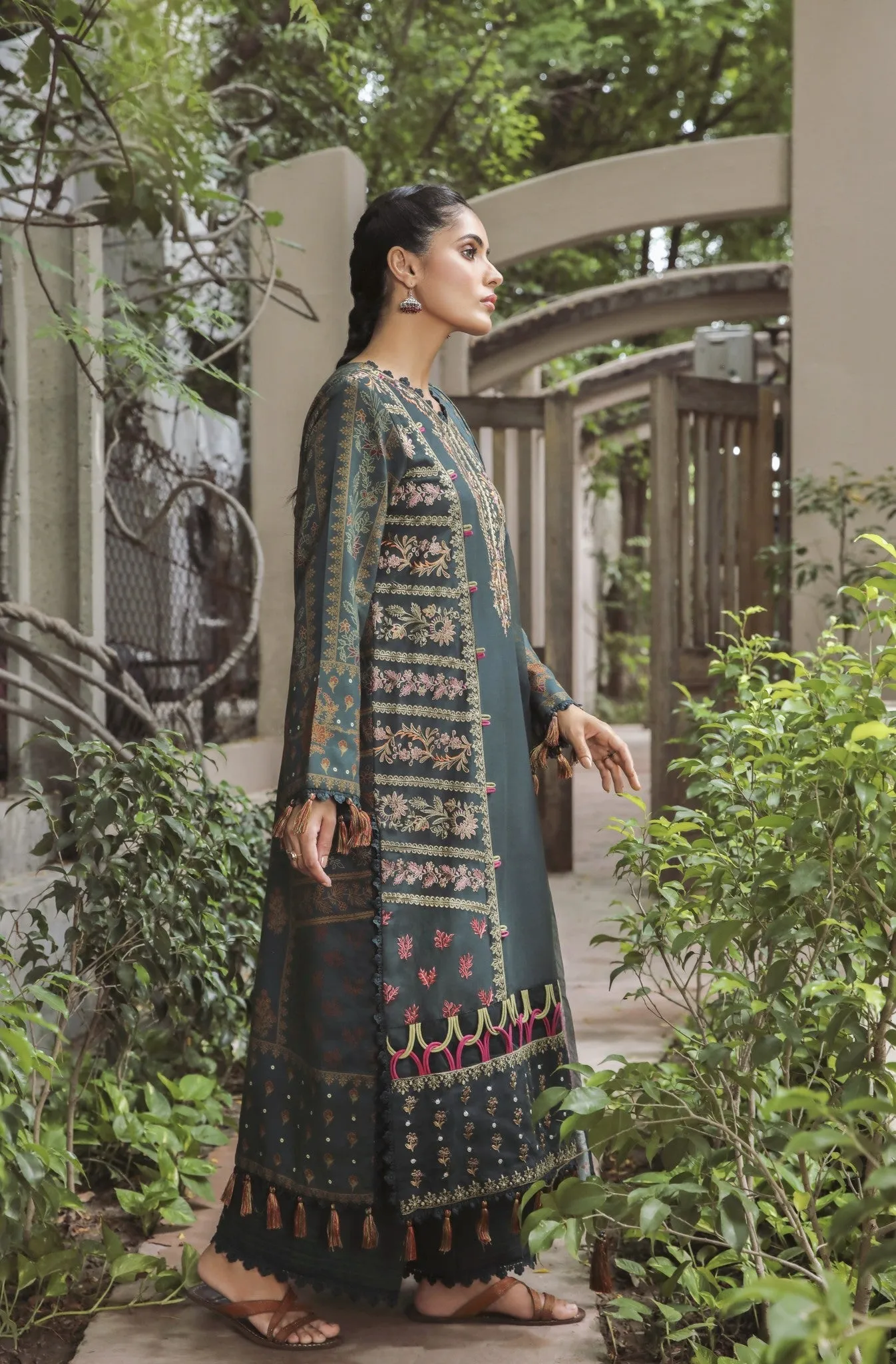 Aabyaan Miraal Embroidered Linen Collection – SHAB (AL-01)