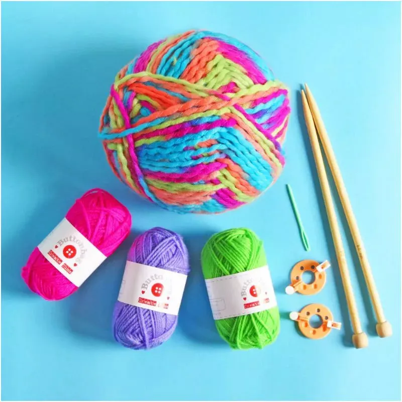 Buttonbag Pompom Scarf
