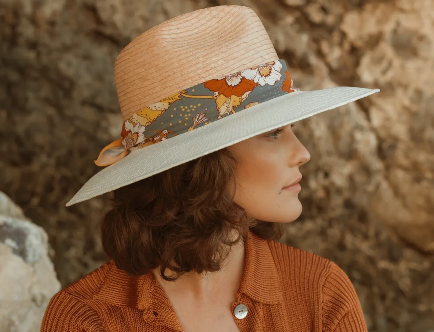 Freya - Thimble in Sand/White