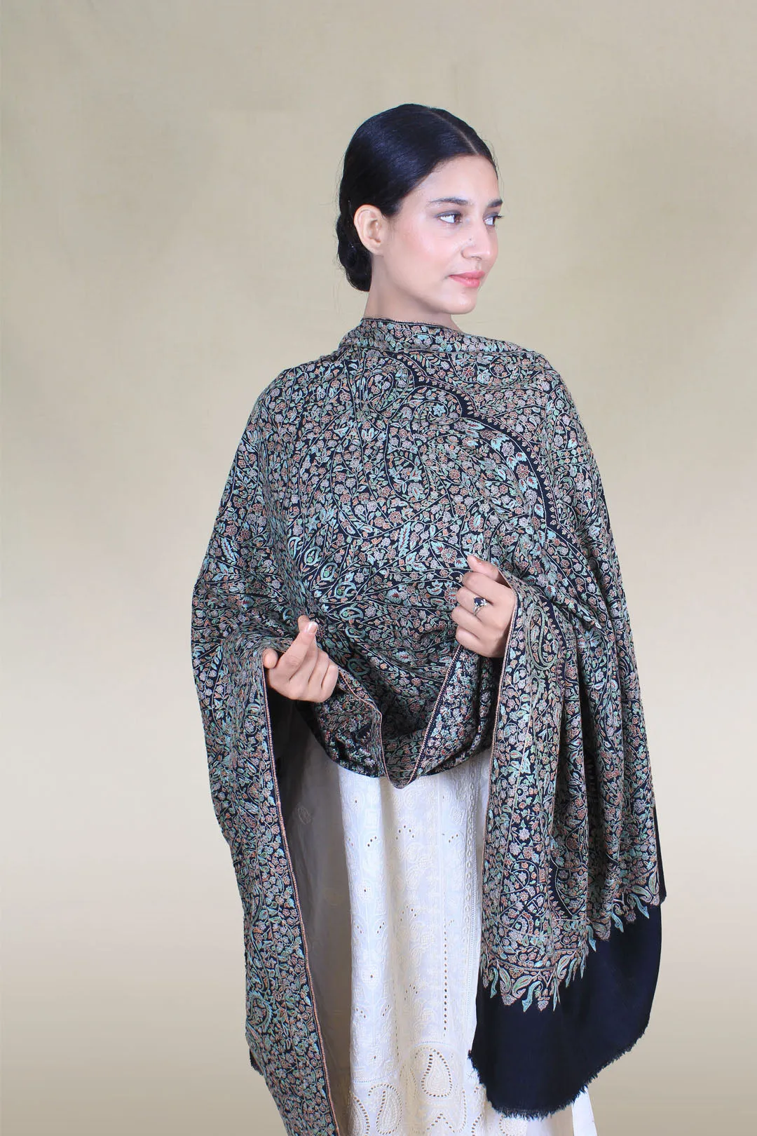 Sahnoor Black Advardar Sozni Jamavar Pashmina Shawl