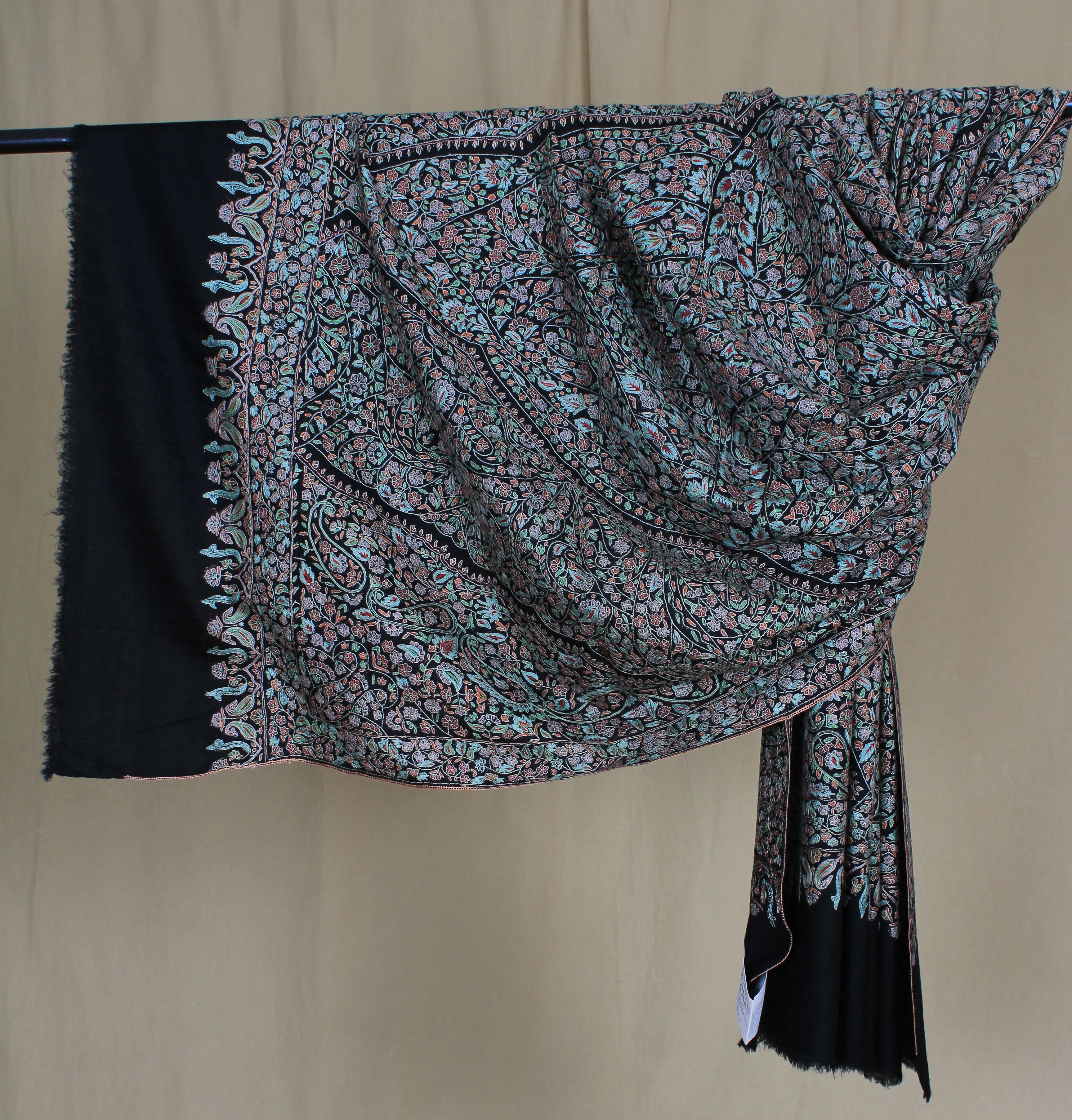 Sahnoor Black Advardar Sozni Jamavar Pashmina Shawl