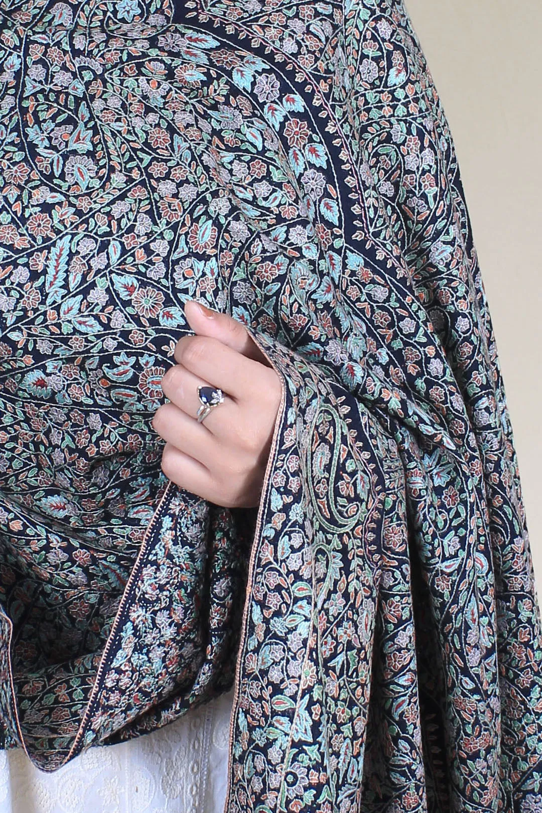 Sahnoor Black Advardar Sozni Jamavar Pashmina Shawl