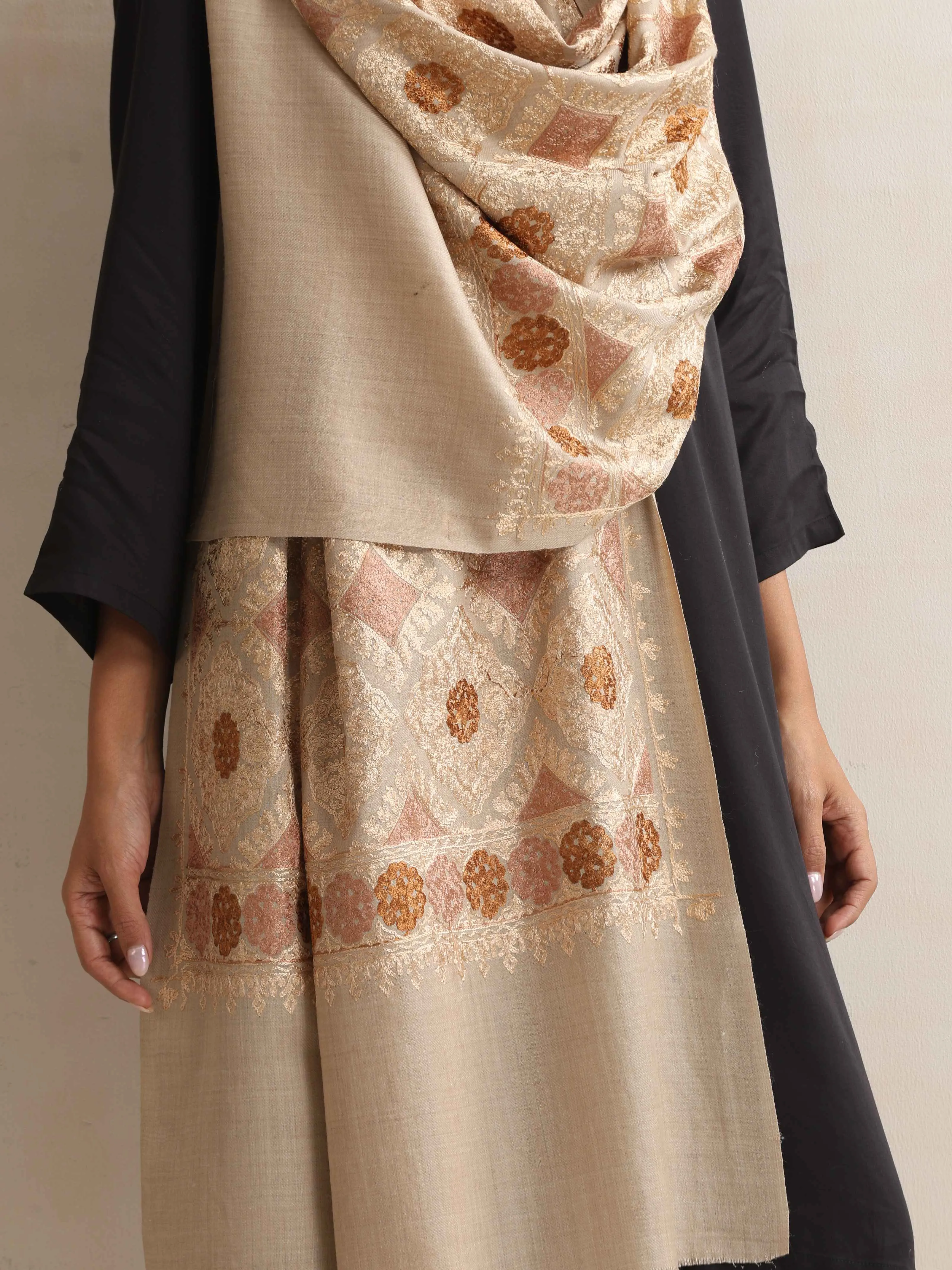 trueBrowns Beige Embroidered Stole